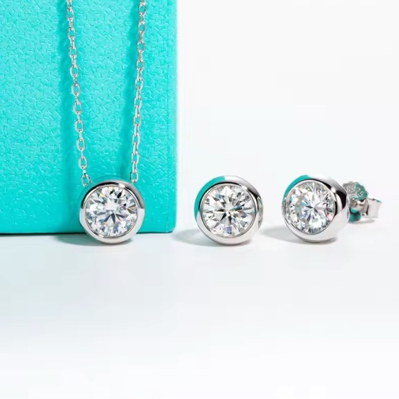 Classic DColor Moissanite0.5cctw Stud Necklace 18KGold Plated 925Sterl Certified - Picture 9 of 12